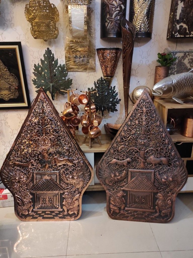 Gunungan wayang tembaga kuningan