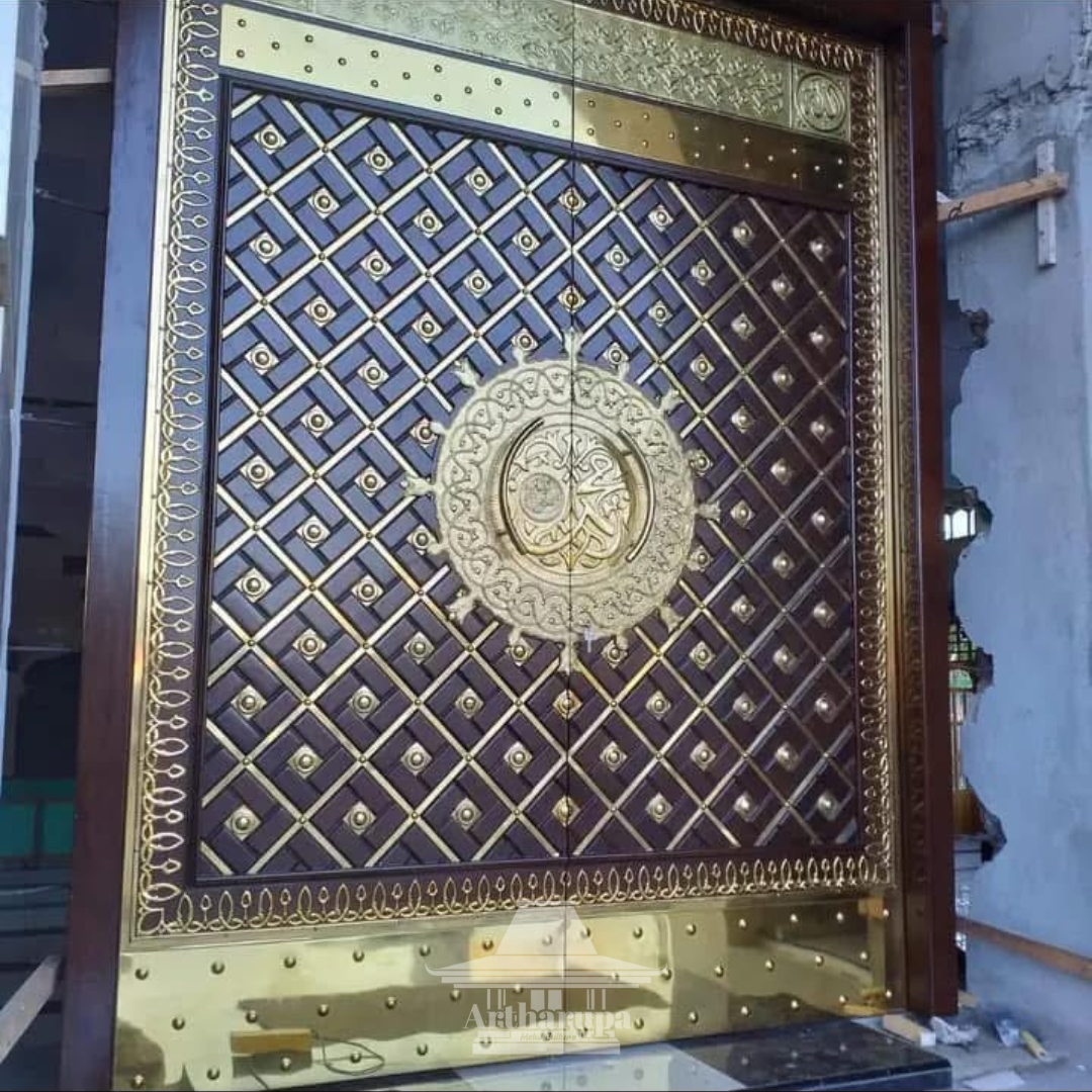 Pintu nabawi kuningan