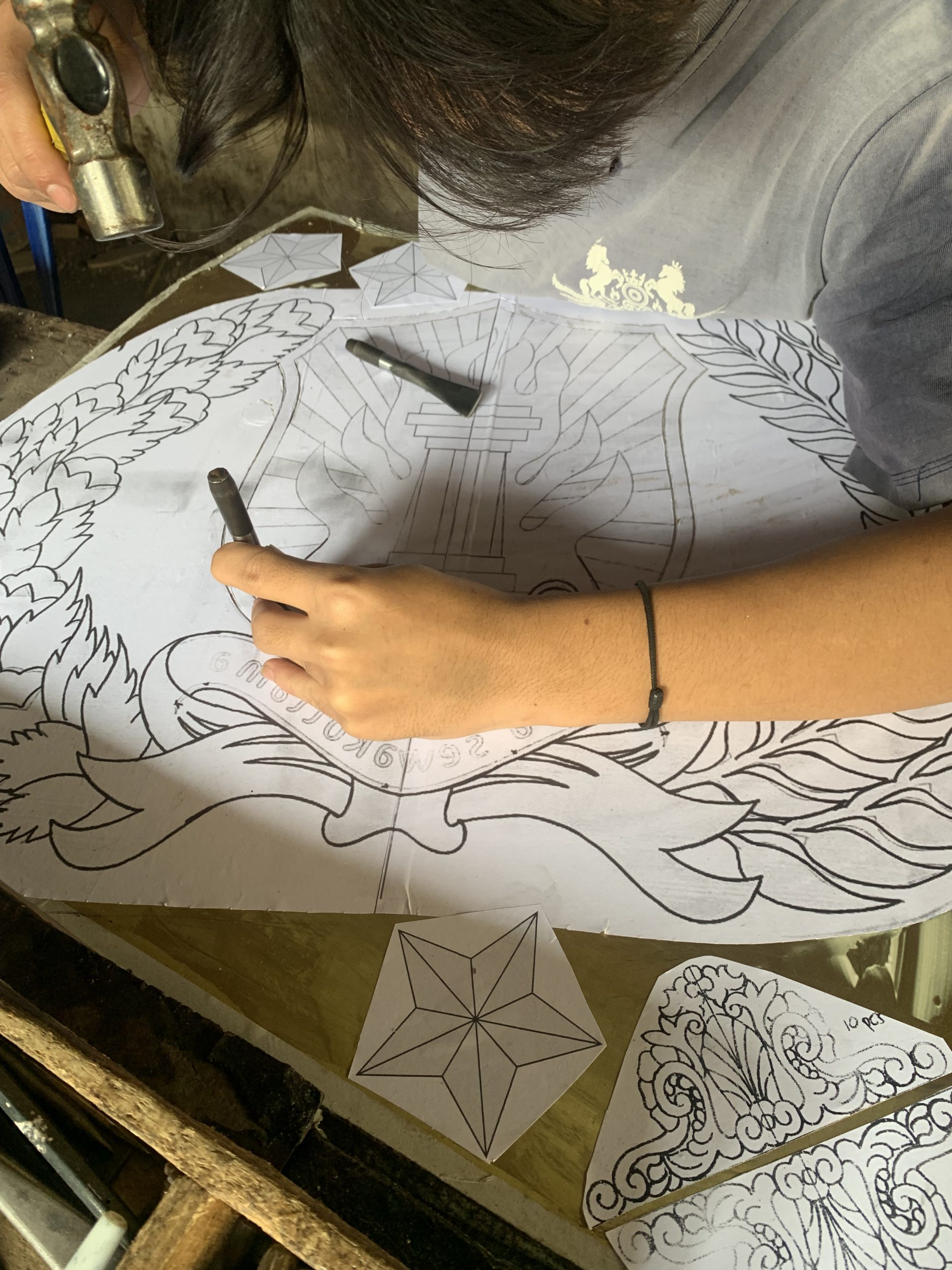 proses pembuatan logo polri kuningan handmade