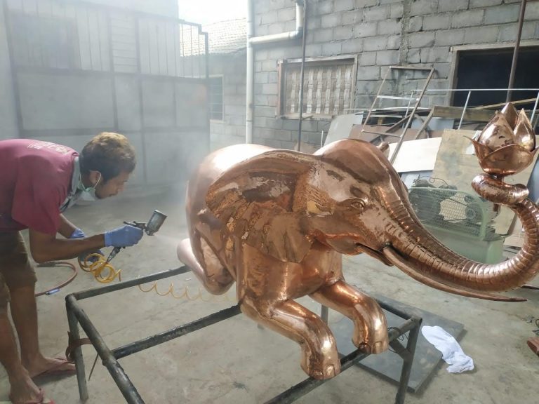 Pengrajin tembaga san kuningan untuk interior dan eksterior bangunan