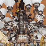 Gantung lampu dengan desain elegan.