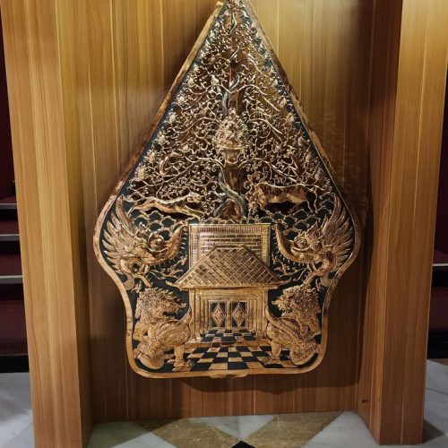 Gunungan wayang tembaga