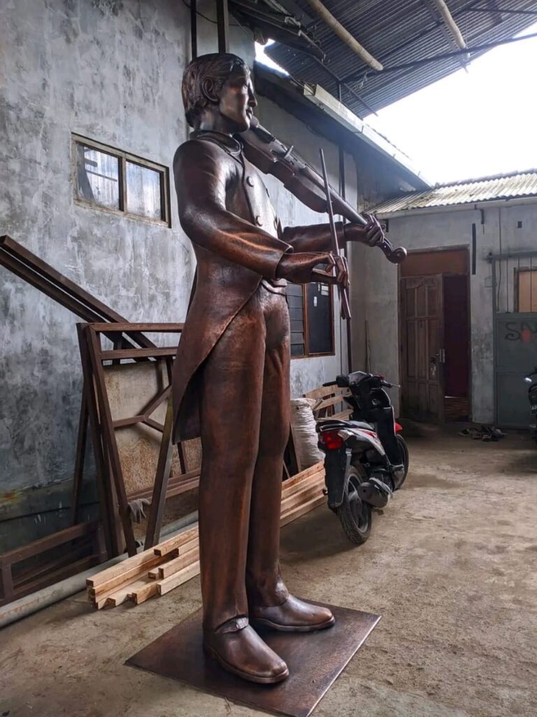 Patung tembaga custom handmade oleh pengrajin tembaga profesional