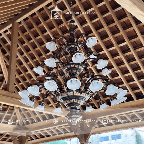 detail ukiran lampu robyong tembaga