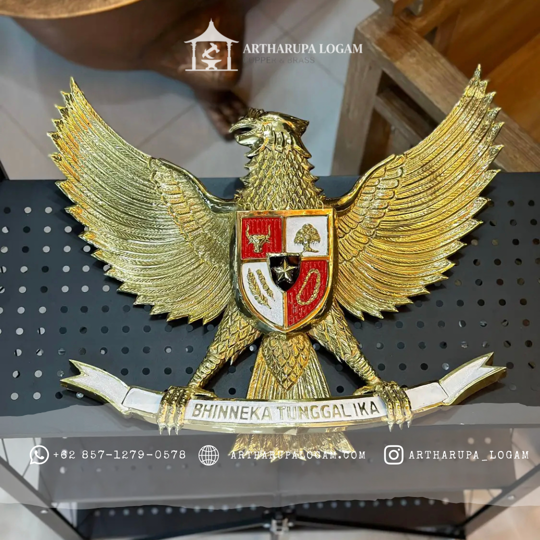 Detail lambang garuda 3d kuningan