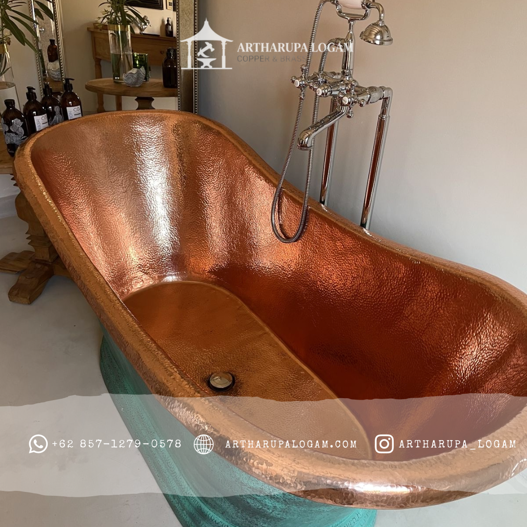 Bathup tembaga di rumah mewah