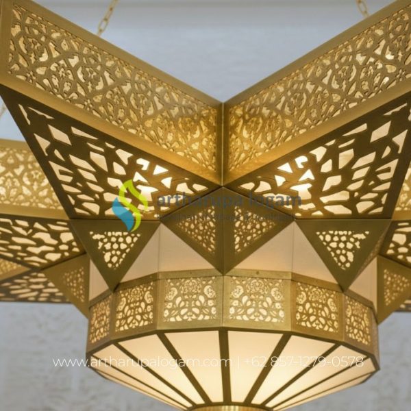 detail lampu maroko kuningan