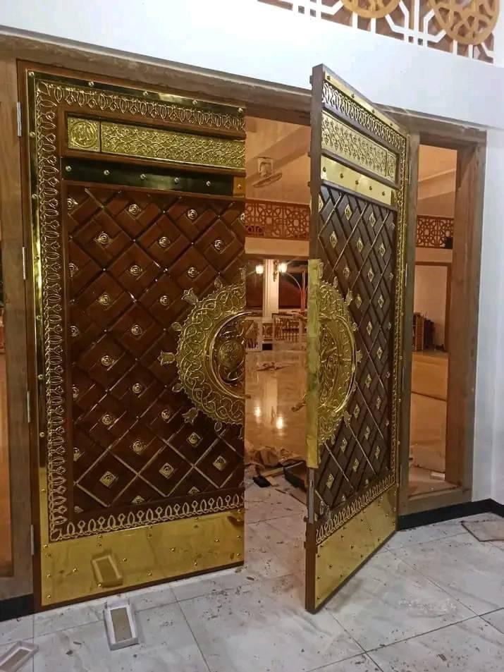Pintu nabawi kuningan