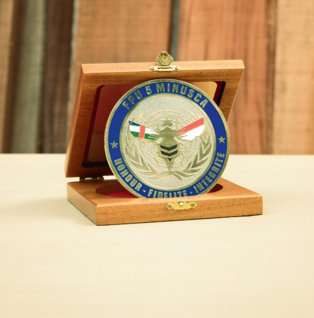 plakat kuningan custom