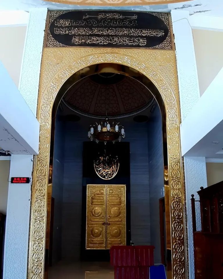 mihrab tembaga kuningan
