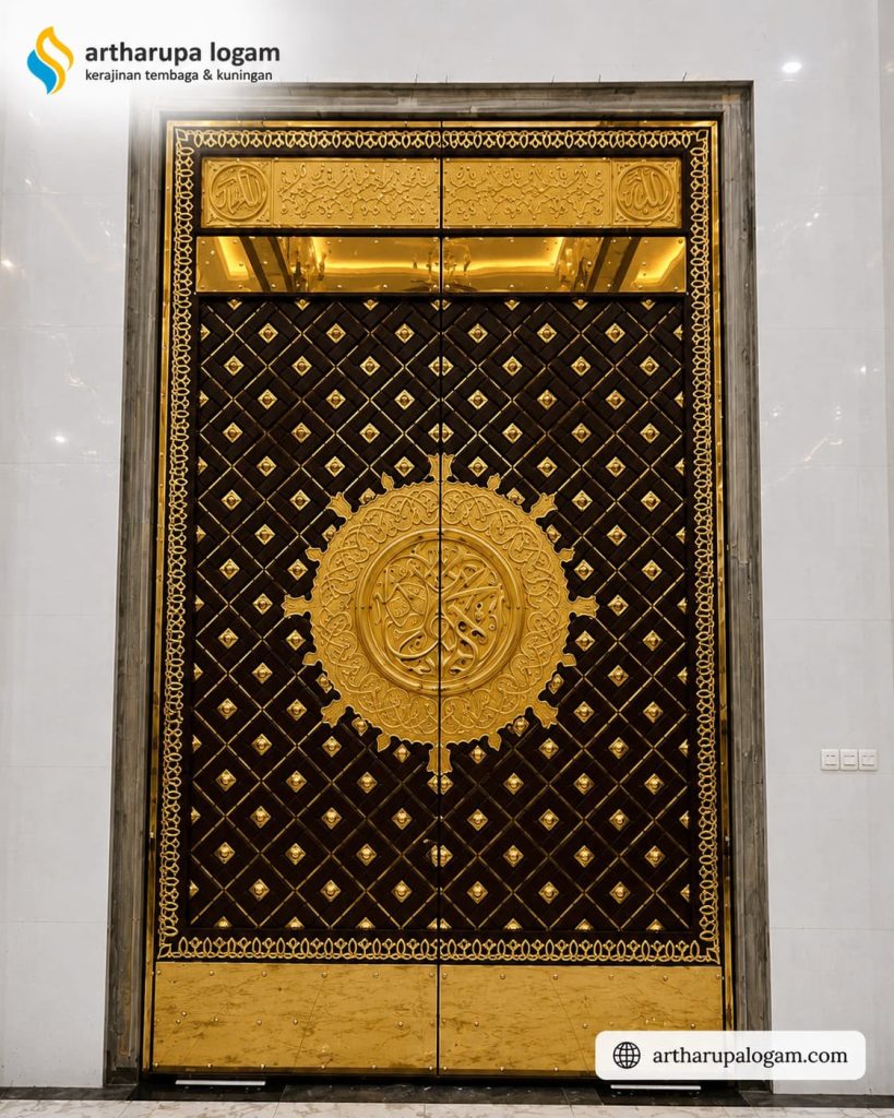 Pintu nabawi kuningan