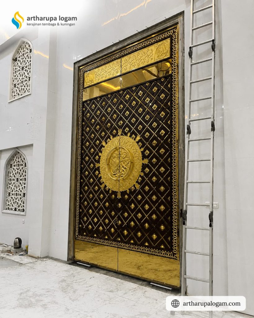Pintu nabawi kuningan
