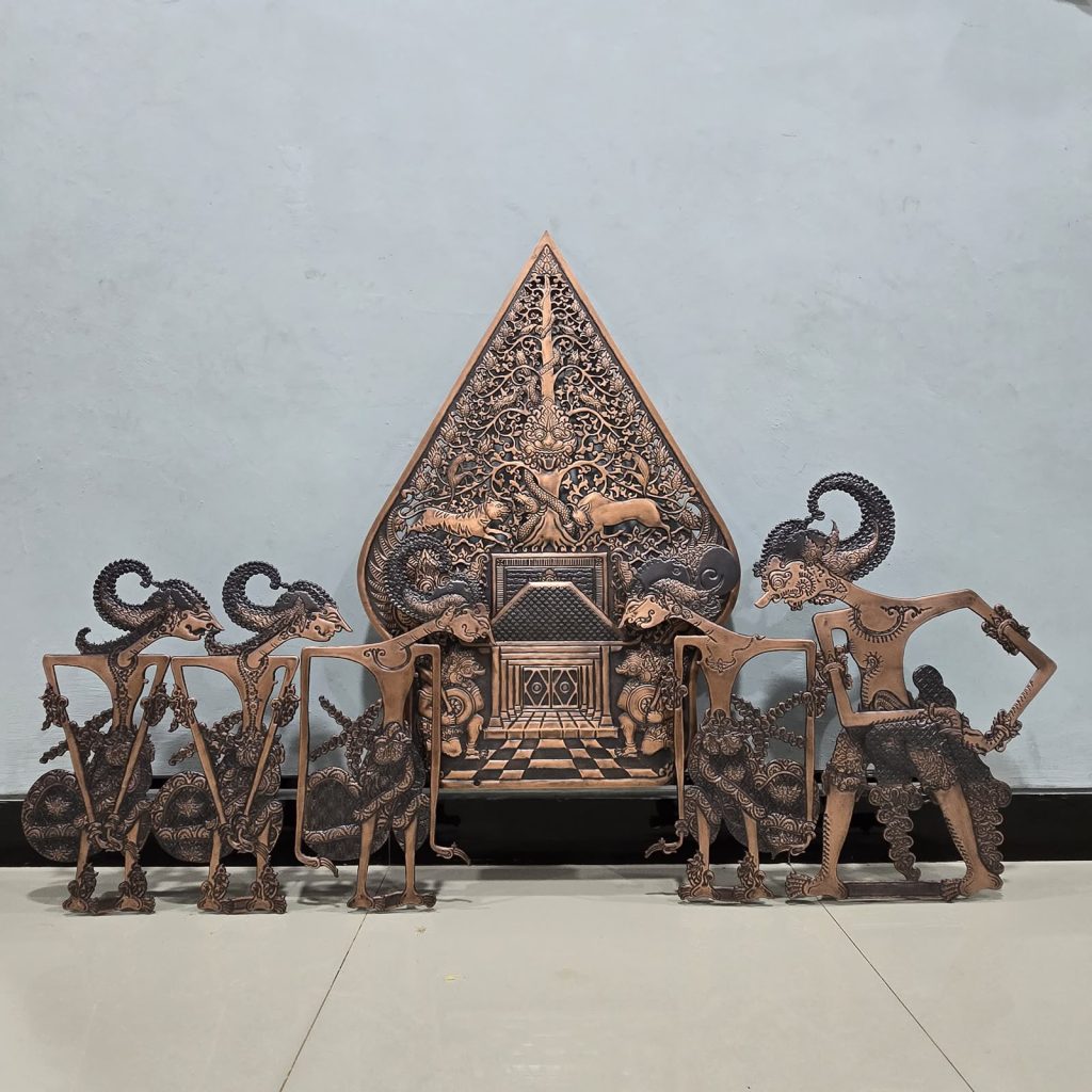 Gunungan wayang tembaga set pandawa